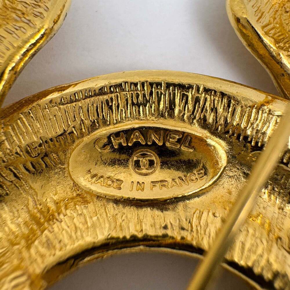 CHANEL Gold Logo Brooch - Picture 6 of 6